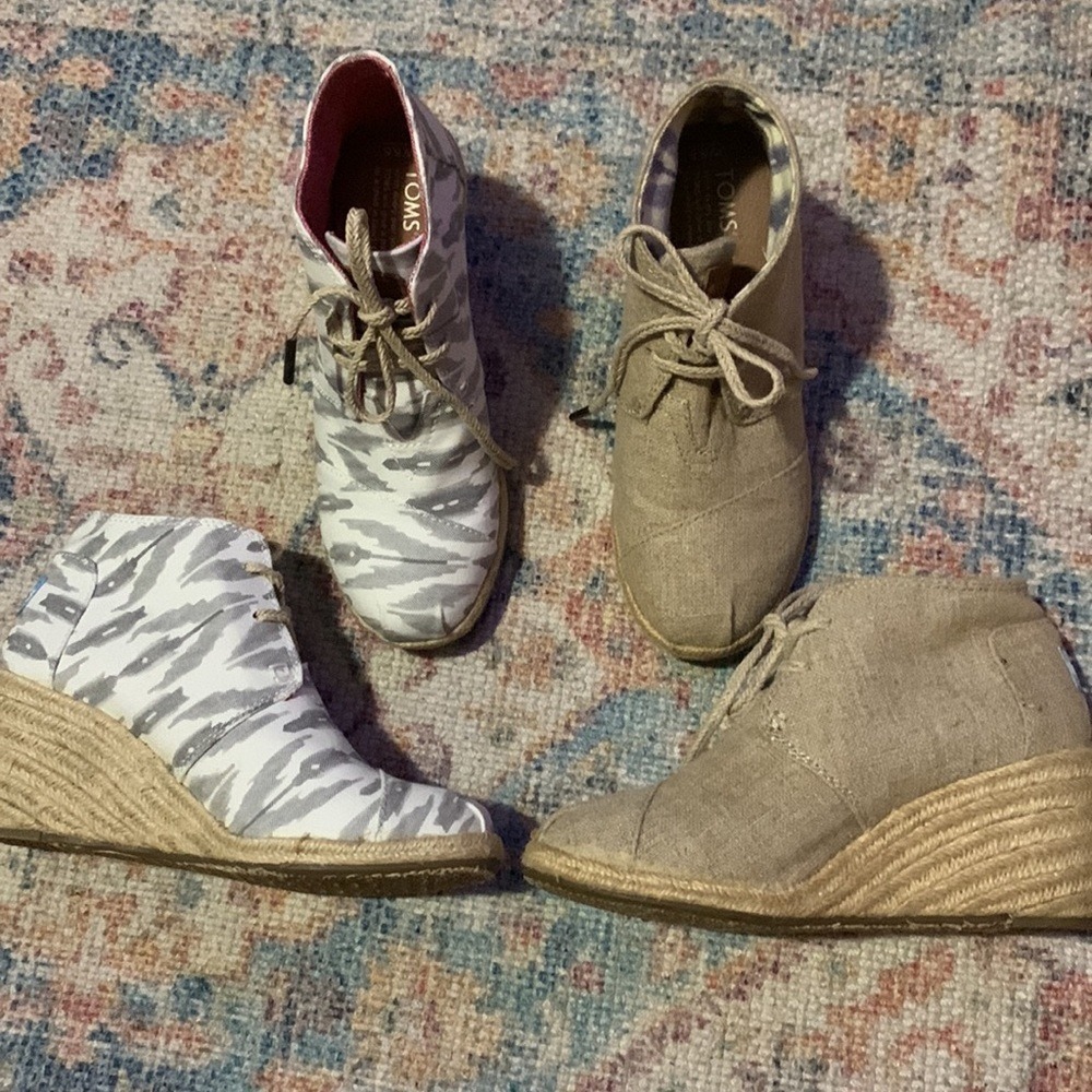 2‎ pairs TOMS Wedge Desert Natural Linen & Gray Ikat BOOTIES
